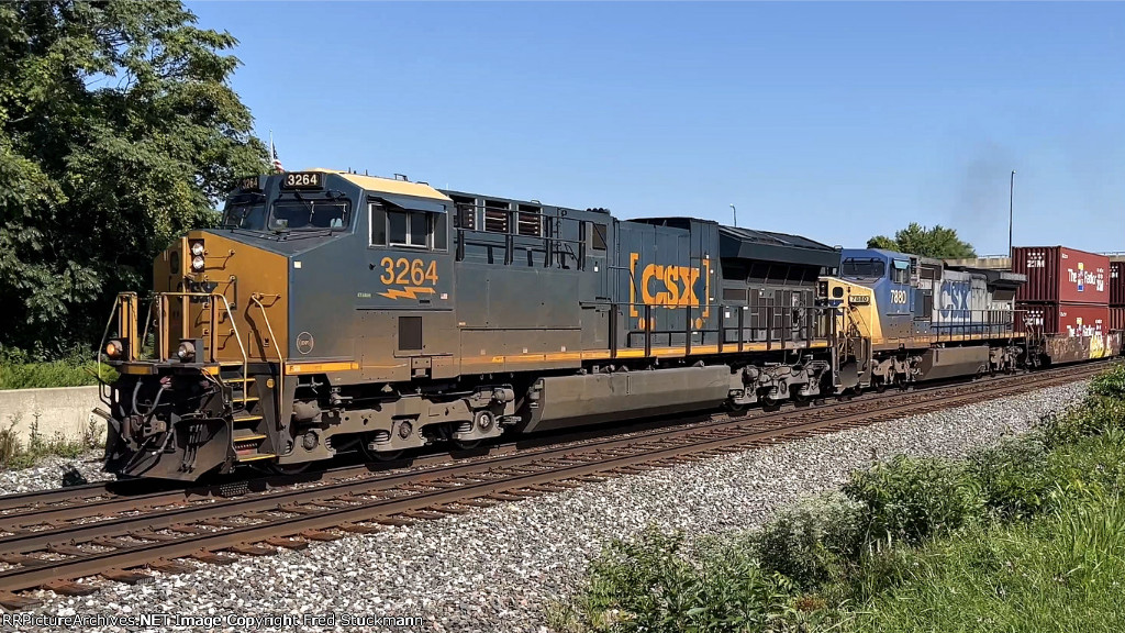 CSX 3264 leads I135.